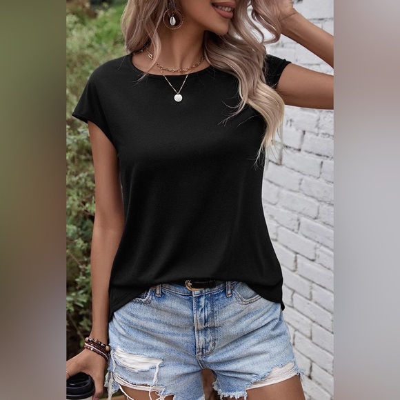 Black Pearls Embellished Twist Back Tee - Picture 3 of 13